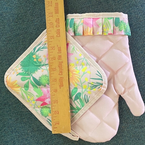 New in Box Modern Expressions Pretty Floral 2 piece Mitt & Pot Holder Set Gift - Picture 4 of 7